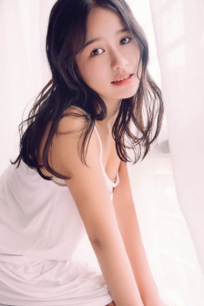 大手从衣服伸进去小说